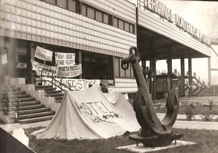 16 listopada 1989, blokada w terminalu kontenerowym w Gdyni, fot. ze zbiorów Janusza Waluszki