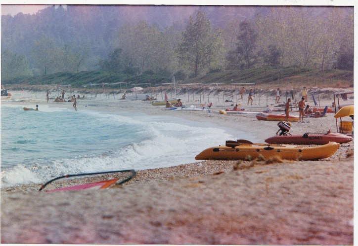 Plaża niedaleko Tarify, 1989 r. (fot. pictuers Jettcom/ Wikimedia Commons)