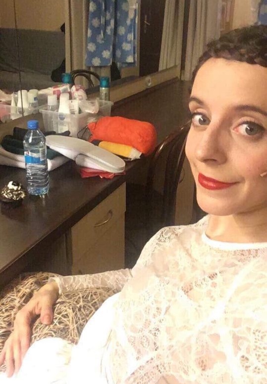 Moniki Frajczyk w stroju Panny Młodej / selfie w garderobie