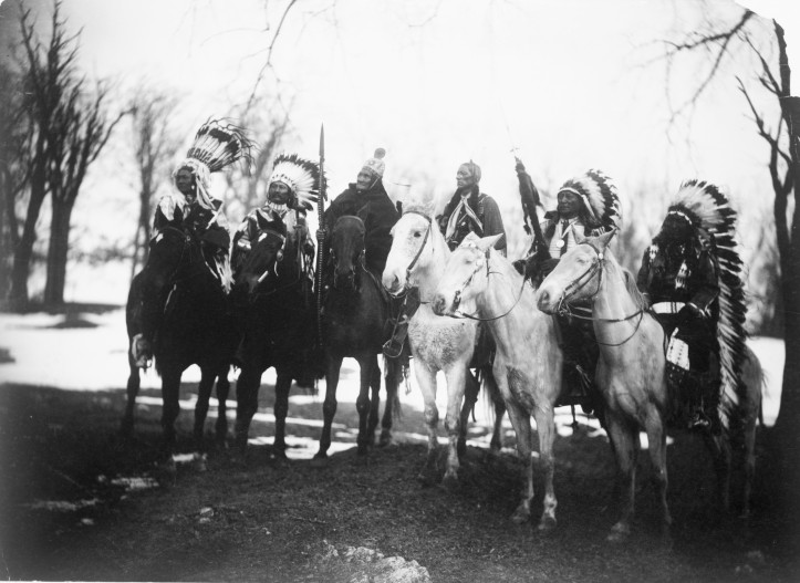 Sześciu wodzów plemion Lakota, 1900 r. (Wikimedia Commons)