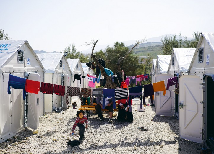 Better Shelter postawione przez UNHCR na wyspie Lespos, 2016 r.