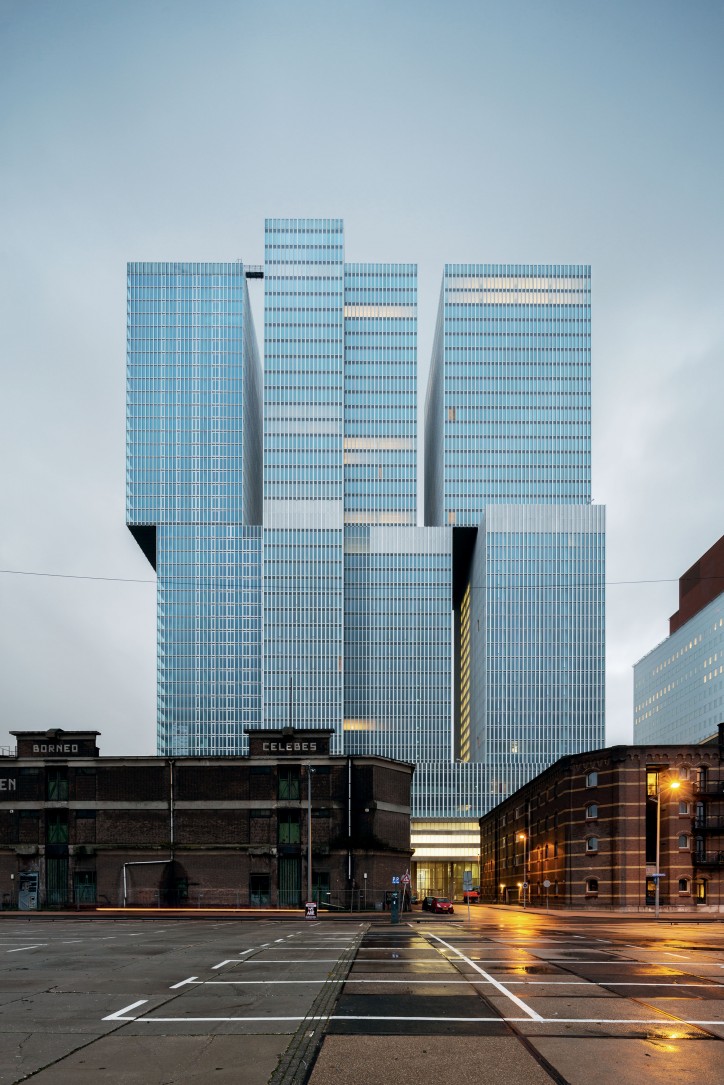 Prace grupy projektowej OMA – wieżowiec De Rotterdam w Rotterdamie, 2013 r.; zdjęcie: Ossip van Duivenbode, dzięki uprzejmości OMA