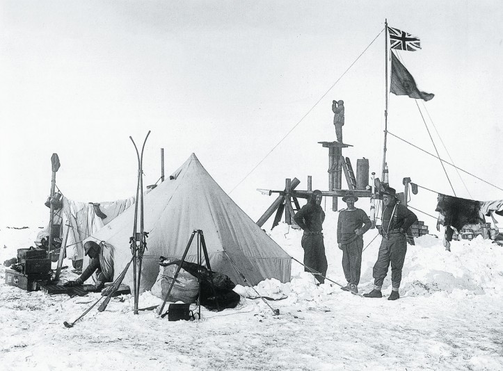 Obóz ekspedycji Shackletona pośród wiecznych lodów; zdjęcie: Frank Hurley