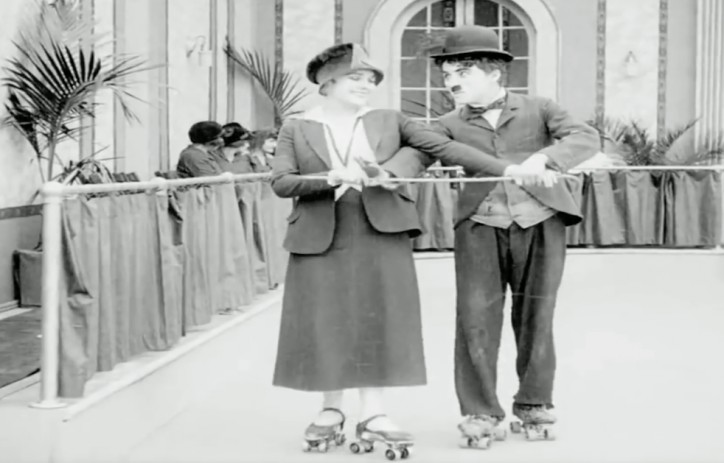 fragment filmu „Charlie na ślizgawce”, reż. Charlie Chaplin, 1916 r.