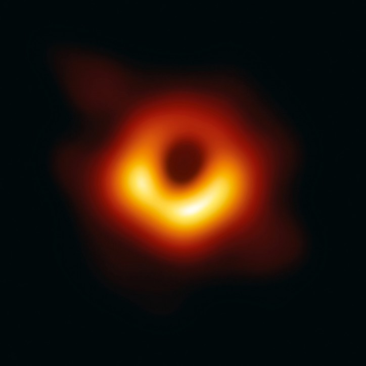 zdjęcie: Event Horizon Telescope Collaboration