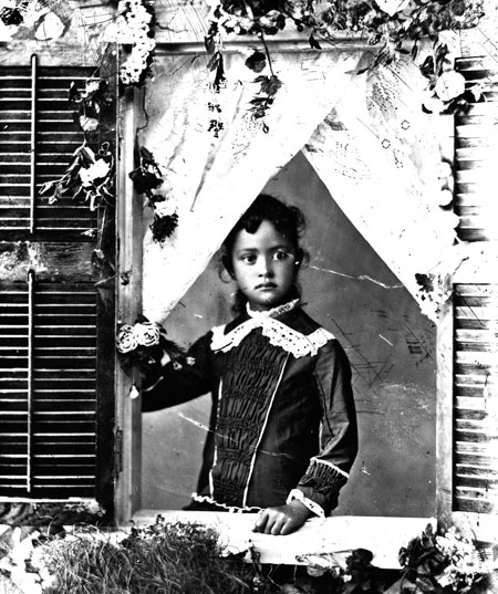 6-letnia Ka`iulani najpewniej w Ainahau, 1881 r., zdjęcie: Hawai`i Vintage Photos
