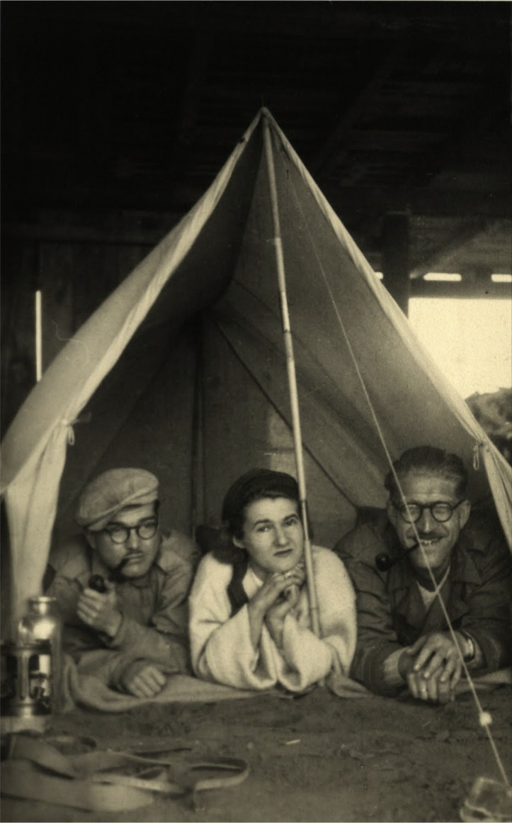 Andrzej and Barbara Bobkowski, Jan Birtus at the Mediterranean Sea, 1946, source: Biblioteka Instytutu Badań Literackich PAN