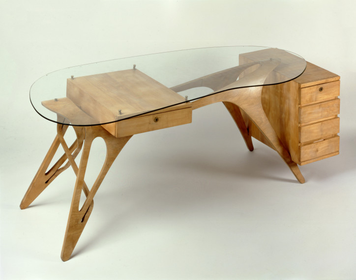 Stół zaprojektowany dla Istituto Cooperazione Sanitaria; zdjęcie: Fulvio Ferrari, dzięki uprzejmości Museo Casa Mollino w Turynie