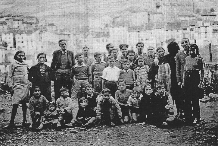 Hiszpańskie dzieci z obozu uchodźców w Prats de Mollo w Pirenejach (1937-39)/ zdjęcie z archiwum rodziny Brocca