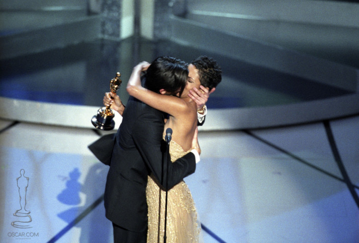 „Pocałunek” Halle Berry i Adriena Brody'ego, rozdanie Oscarów w 2008 r.