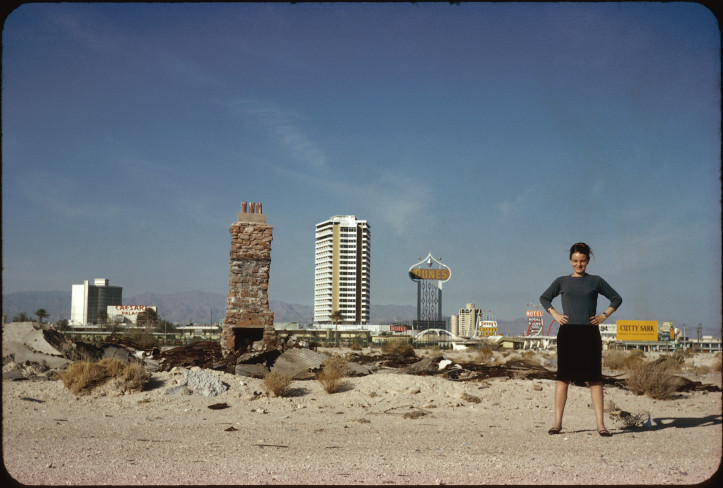 Denise Scott Brown w Las Vegas, fot. Robert Venturi/ Courtesy of Venturi, Scott Brown and Associates