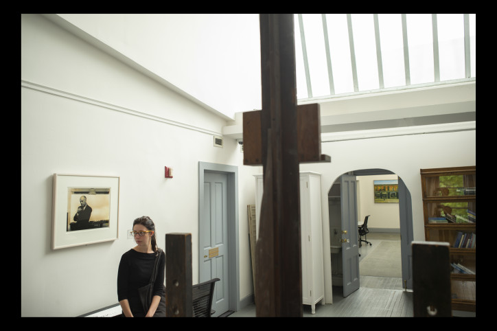 Wnętrze mieszkania-pracowni Edwarda Hoppera w Nowym Jorku, widok na stronę północną