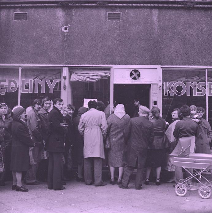 People queuing in front of a meat shop in 1981. Source: National Digital Archives