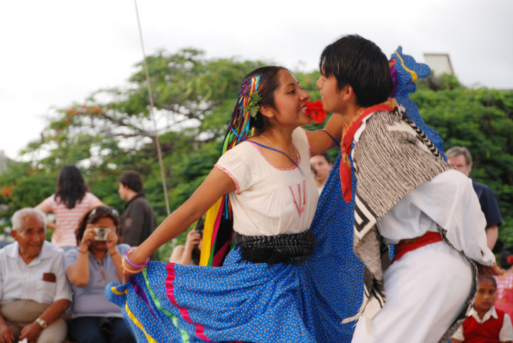 Para tancerzy z ludu Misteków (fot: Oaxaca Profundo; źródło: Wikimedia Commons)