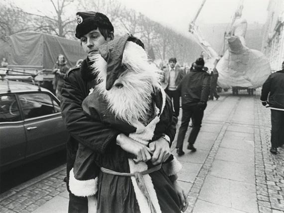 A still from the documentary “Dejlig er den himmel blå”, directed by Jon Bang Carlsen, 1975. Courtesy of The Danish Film Institute