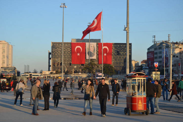 Nieistniejące już Centrum Kultury im. Atatürka (AKM) przy Taksimie, centralnym placu Stambułu. Zdjęcie: Agnieszka Rostkowska