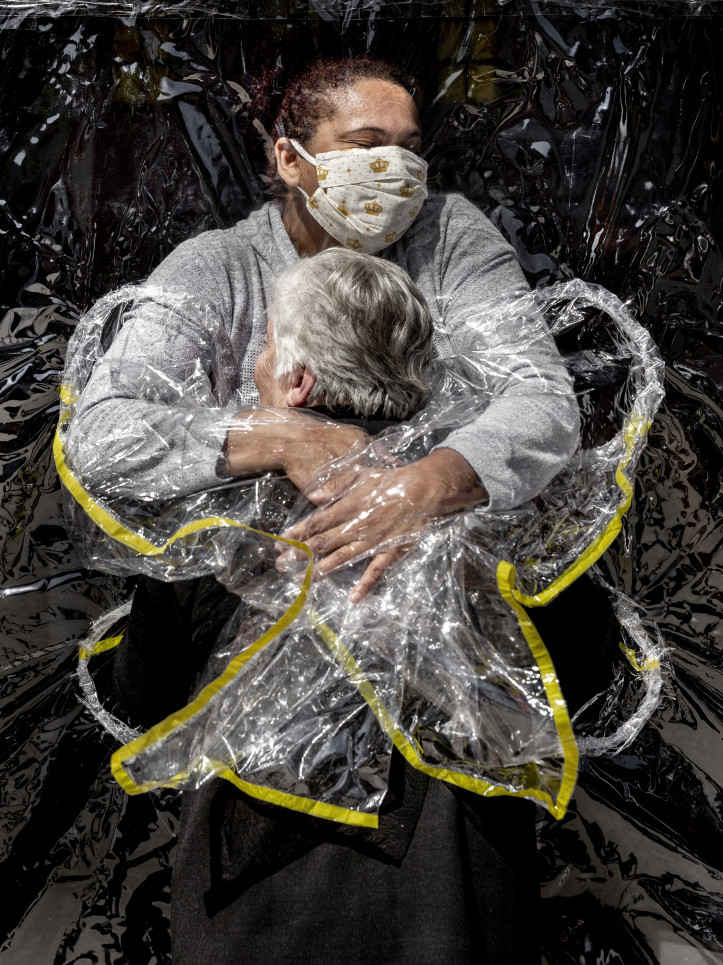  „The First Embrace”, zdjęcie: Mads Nissen, Dania, Politiken/Panos Pictures