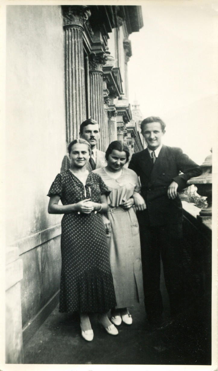 Professor Ananiasz Zajączkowski’s Turkological Seminar students. First on the right is Józef Sulimowicz. The photo was taken on 10th June 1937. Source: the Sulimowicz’s family archives