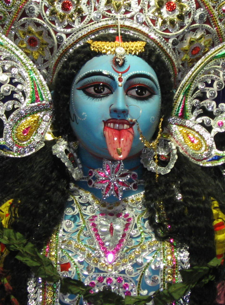 Statua Kali podczas festiwalu Kali Puja w Naihati; zdjęcie: Piyal Kundu, CC BY-SA 3.0, Wikimedia Commons